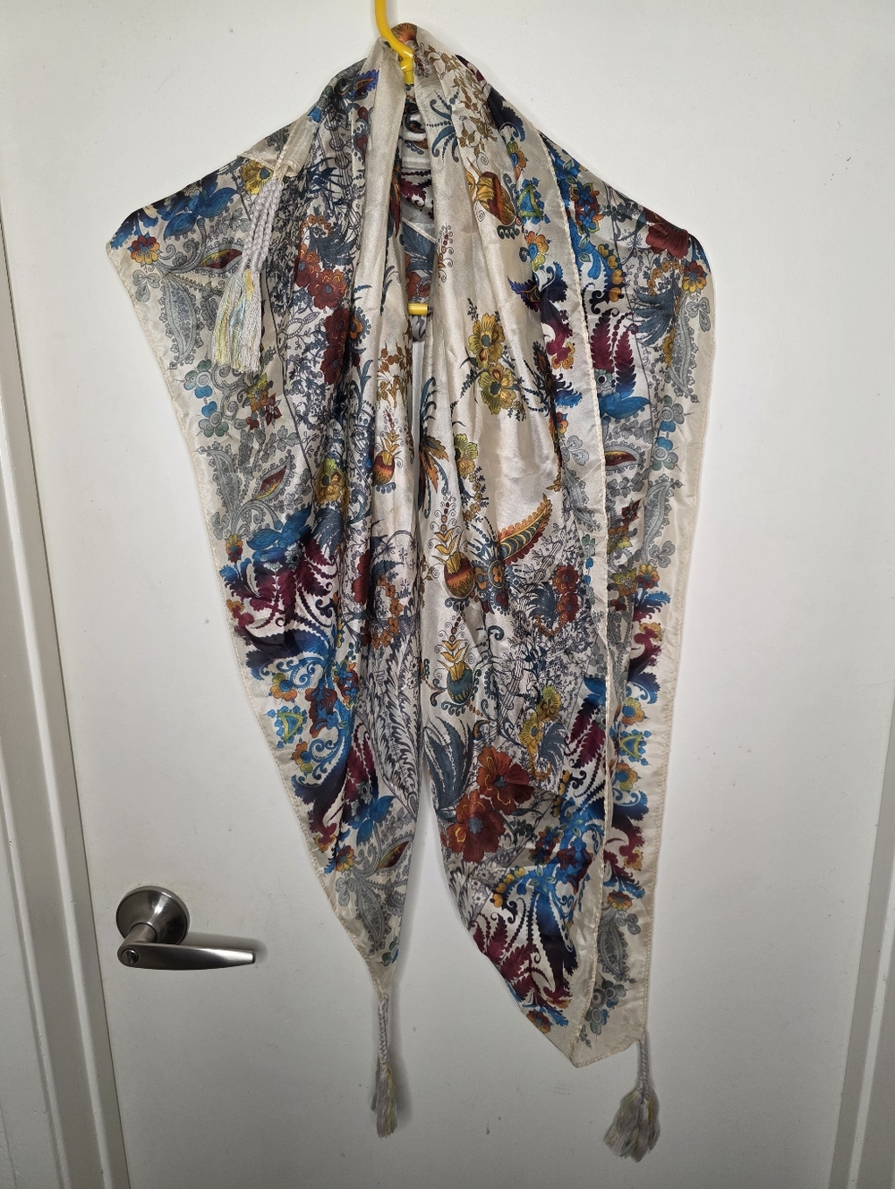 Beautiful Vintage Floral Paisley Lightweight Scarf in Cream, Blue & Burgundy